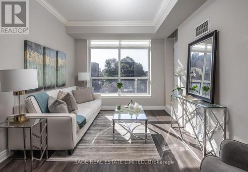 407 - 2 Edith Drive, Toronto, ON - Indoor Photo Showing Living Room