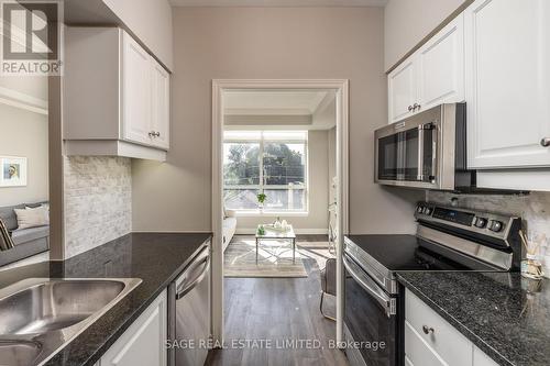 407 - 2 Edith Drive, Toronto, ON - Indoor Photo Showing Kitchen