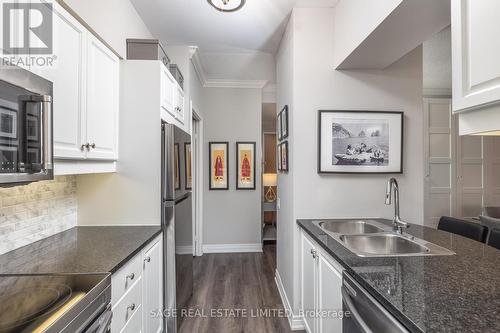 407 - 2 Edith Drive, Toronto, ON - Indoor Photo Showing Kitchen With Double Sink