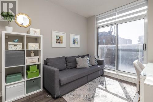 407 - 2 Edith Drive, Toronto, ON - Indoor Photo Showing Living Room