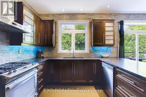 309 Montreal Circle, Hamilton, ON - Indoor Photo Showing Kitchen