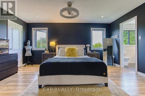 309 Montreal Circle, Hamilton, ON - Indoor Photo Showing Bedroom