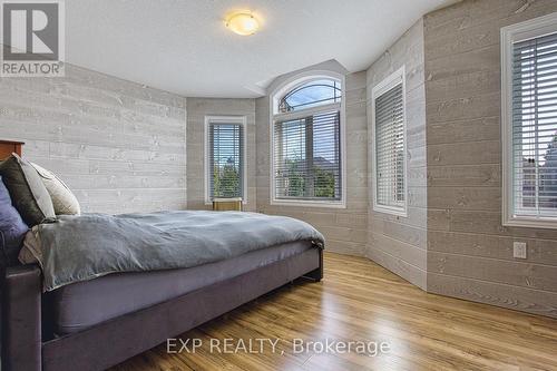 309 Montreal Circle, Hamilton, ON - Indoor Photo Showing Bedroom