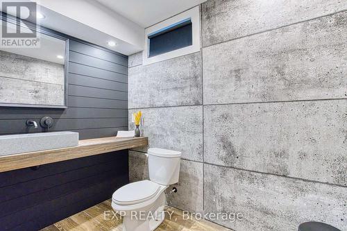 309 Montreal Circle, Hamilton, ON - Indoor Photo Showing Bathroom