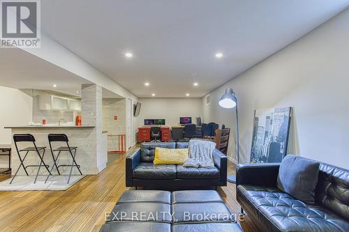 309 Montreal Circle, Hamilton, ON - Indoor Photo Showing Living Room