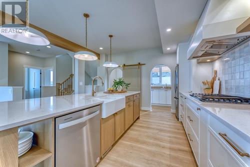 1027 Mount Burnham Road, Vernon, BC - Indoor Photo Showing Kitchen