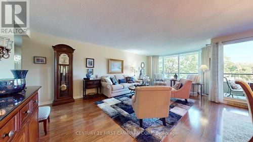 204 - 1180 Commissioners Road W, London, ON - Indoor Photo Showing Living Room