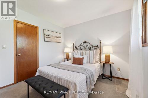 305 Poplar Street, Oshawa (Donevan), ON - Indoor Photo Showing Bedroom