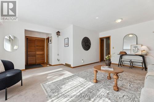 305 Poplar Street, Oshawa (Donevan), ON - Indoor Photo Showing Living Room