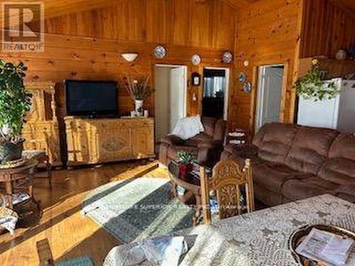 38 Fidlar Court W, Marmora And Lake, ON - Indoor Photo Showing Living Room