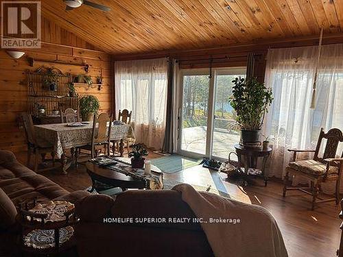 38 Fidlar Court W, Marmora And Lake, ON - Indoor Photo Showing Living Room