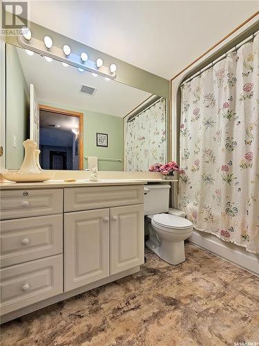 106 230 Lister Kaye Crescent, Swift Current, SK - Indoor Photo Showing Bathroom