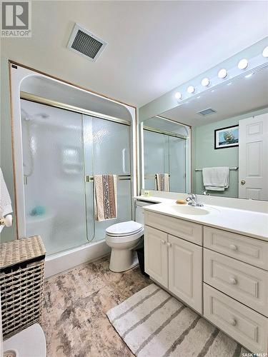 106 230 Lister Kaye Crescent, Swift Current, SK - Indoor Photo Showing Bathroom