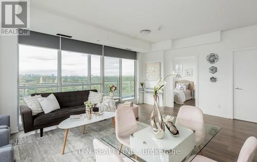 1105 - 36 Forest Manor Road, Toronto, ON - Indoor Photo Showing Living Room