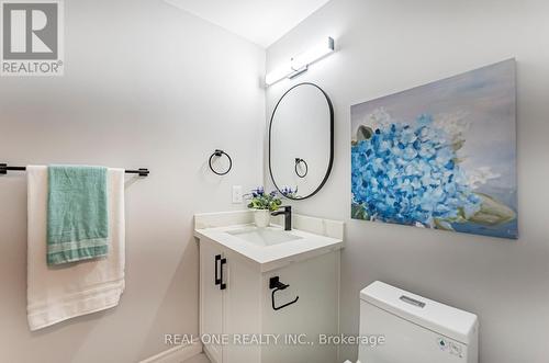 85 River Grove Drive, Toronto, ON - Indoor Photo Showing Bathroom