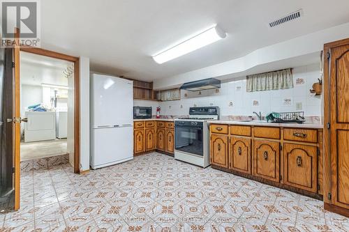 333 Concord Avenue, Toronto, ON - Indoor Photo Showing Kitchen