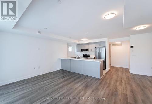 13 - 195 Veterans Drive, Brampton, ON - Indoor Photo Showing Kitchen