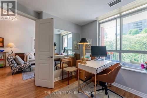 305 - 1 Deer Park Crescent, Toronto, ON - Indoor Photo Showing Office