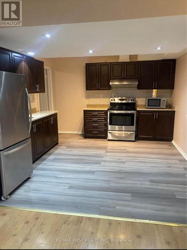 Bsmt - 7225 Dime Crescent, Mississauga, ON - Indoor Photo Showing Kitchen