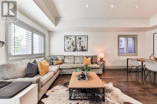 56 Rockcliffe Boulevard, Toronto, ON - Indoor Photo Showing Living Room