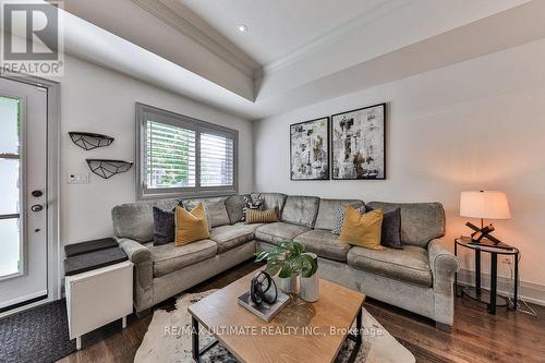 56 Rockcliffe Boulevard, Toronto, ON - Indoor Photo Showing Living Room