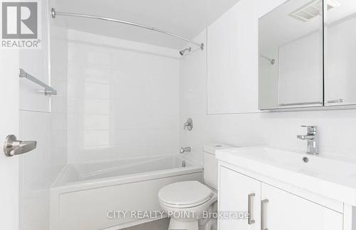 1710 - 33 Isabella Street, Toronto, ON - Indoor Photo Showing Bathroom