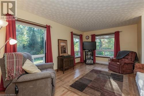 25 Ritchie Avenue, North Bay, ON - Indoor Photo Showing Living Room