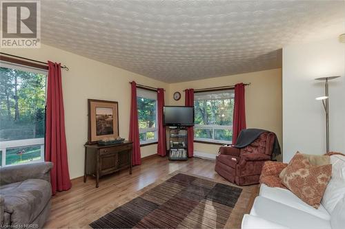 25 Ritchie Avenue, North Bay, ON - Indoor Photo Showing Living Room