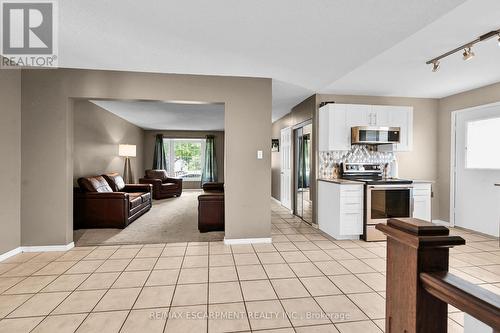 5 Ridell Crescent, Hamilton, ON - Indoor Photo Showing Kitchen