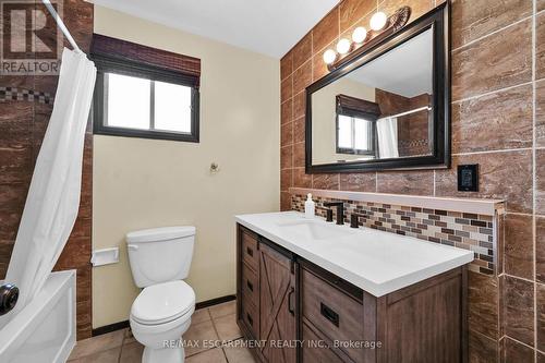 5 Ridell Crescent, Hamilton, ON - Indoor Photo Showing Bathroom