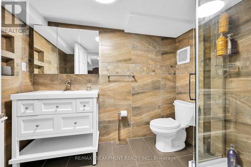 5 Ridell Crescent, Hamilton, ON - Indoor Photo Showing Bathroom