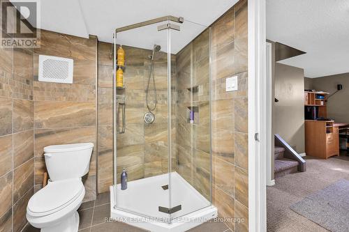 5 Ridell Crescent, Hamilton, ON - Indoor Photo Showing Bathroom