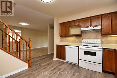 15 Broughton Avenue, Hamilton, ON - Indoor Photo Showing Kitchen