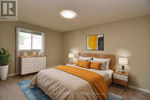 15 Broughton Avenue, Hamilton, ON - Indoor Photo Showing Bedroom