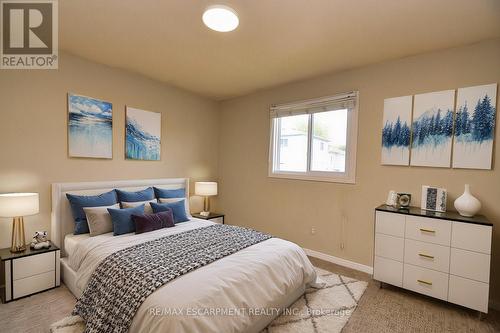 15 Broughton Avenue, Hamilton, ON - Indoor Photo Showing Bedroom