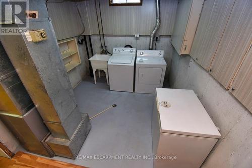 15 Broughton Avenue, Hamilton, ON - Indoor Photo Showing Laundry Room