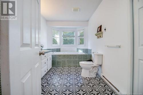 41 Wesbett, Fredericton, NB - Indoor Photo Showing Bathroom