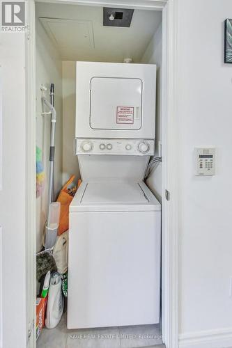 1912 - 19 Grand Trunk Crescent, Toronto, ON - Indoor Photo Showing Laundry Room