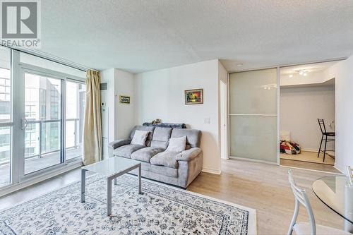 1912 - 19 Grand Trunk Crescent, Toronto, ON - Indoor Photo Showing Living Room