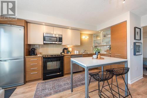 545 - 8 Telegram Mews, Toronto, ON - Indoor Photo Showing Kitchen