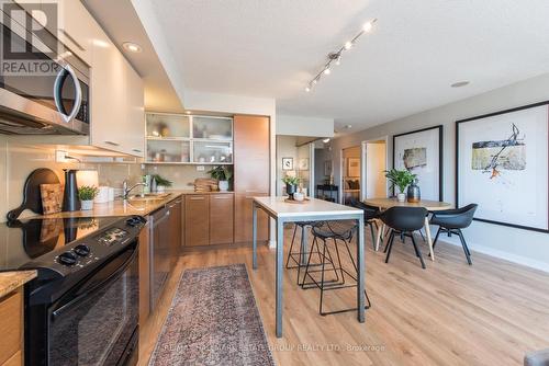 545 - 8 Telegram Mews, Toronto, ON - Indoor Photo Showing Kitchen