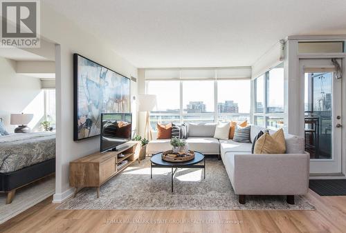 545 - 8 Telegram Mews, Toronto, ON - Indoor Photo Showing Living Room