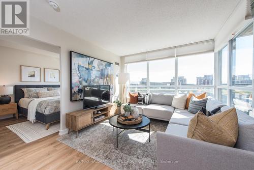 545 - 8 Telegram Mews, Toronto, ON - Indoor Photo Showing Living Room