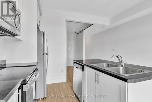 226 - 450 Dundas Street E, Hamilton, ON - Indoor Photo Showing Kitchen With Double Sink