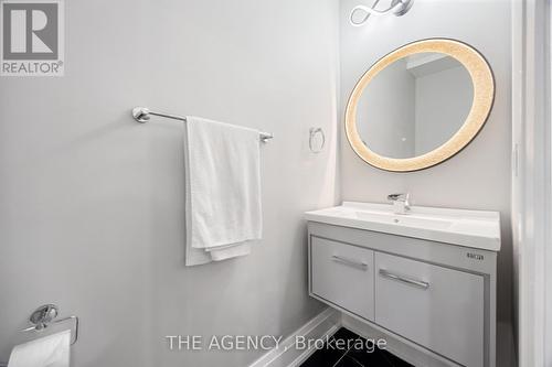 318 Rhodes Avenue, Toronto, ON - Indoor Photo Showing Bathroom