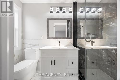 318 Rhodes Avenue, Toronto, ON - Indoor Photo Showing Bathroom