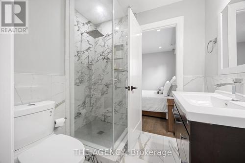 318 Rhodes Avenue, Toronto, ON - Indoor Photo Showing Bathroom