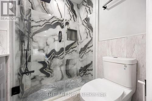 318 Rhodes Avenue, Toronto, ON - Indoor Photo Showing Bathroom