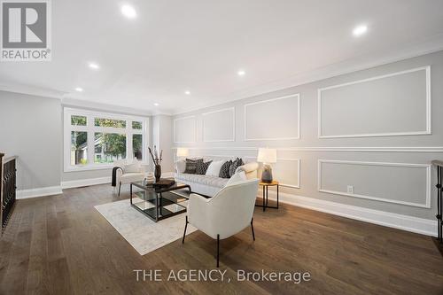 318 Rhodes Avenue, Toronto, ON - Indoor Photo Showing Living Room