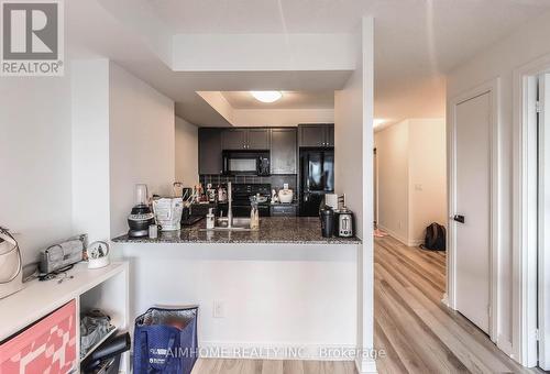 716 - 181 Village Green Square, Toronto, ON - Indoor Photo Showing Kitchen